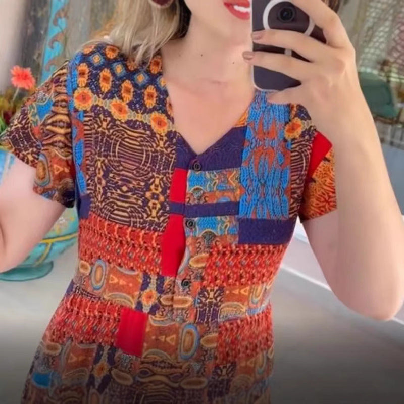 Dame nan gestuftes Midikleid mit V-Ausschnitt, kurzen Ärmeln und Patchwork-Optik Skovae