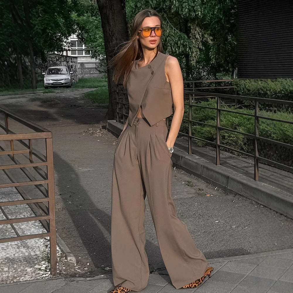 Dame to-delt sæt med moderne cropped top og elegant, bred buks Stilla