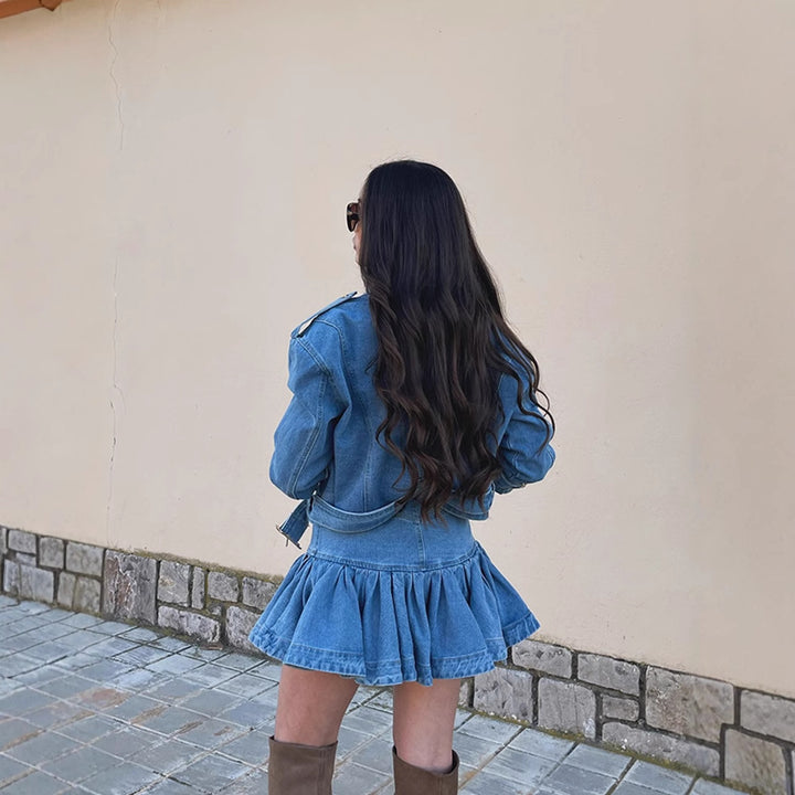 Dame denimjakke med asymmetrisk skæring og fashionable detaljer Stilla