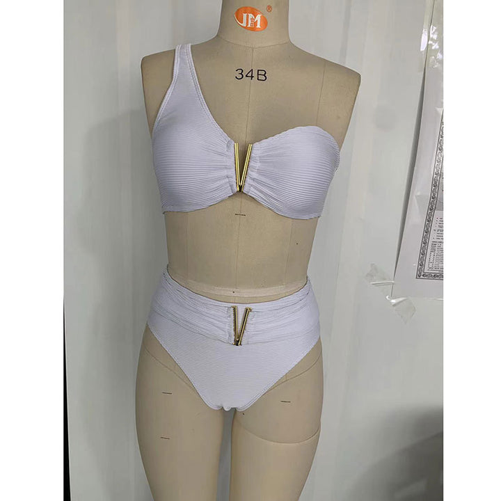 Dame højt skåret bikini sæt med asymmetrisk overdel og gyldne accenter Skovae