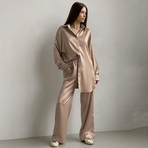 Dame Satin Pyjamasæt med elegant snit og afslappede detaljer Stilla