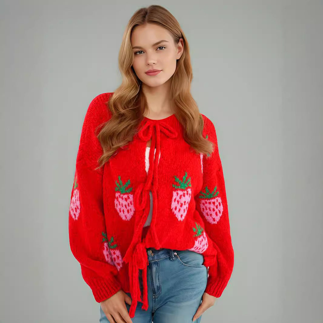 Kvinders strikkede sweater med dejligt jordbærmotiv og ballonærmer Stilla