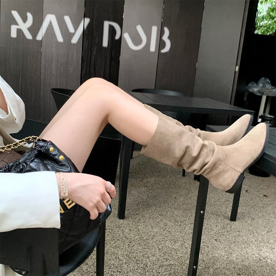 Dame høje støvler i blødt ruskind med moderne slip-on design Stilla