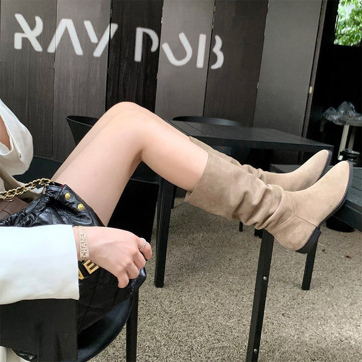 Dame høje støvler i blødt ruskind med moderne slip-on design Stilla