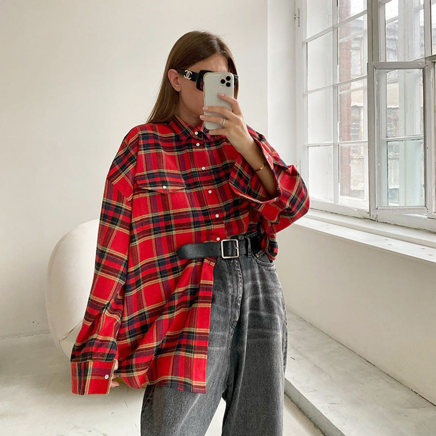 Dame Karo-bluse i afslappet oversized-stil med lange ærmer og knapdetaljer Stilla