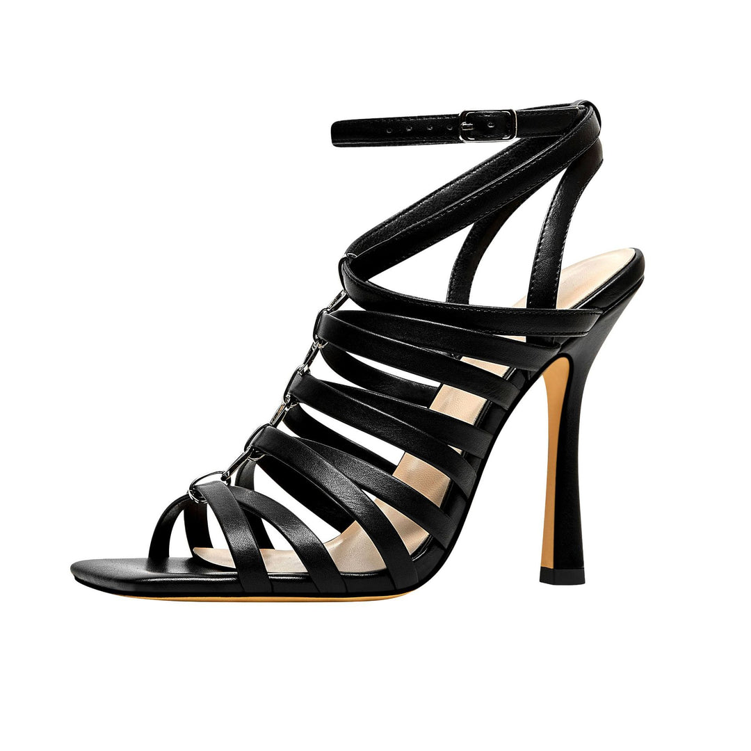 Femme Strappy High-Heel Sandaler med stilfuldt kædedesign Stilla