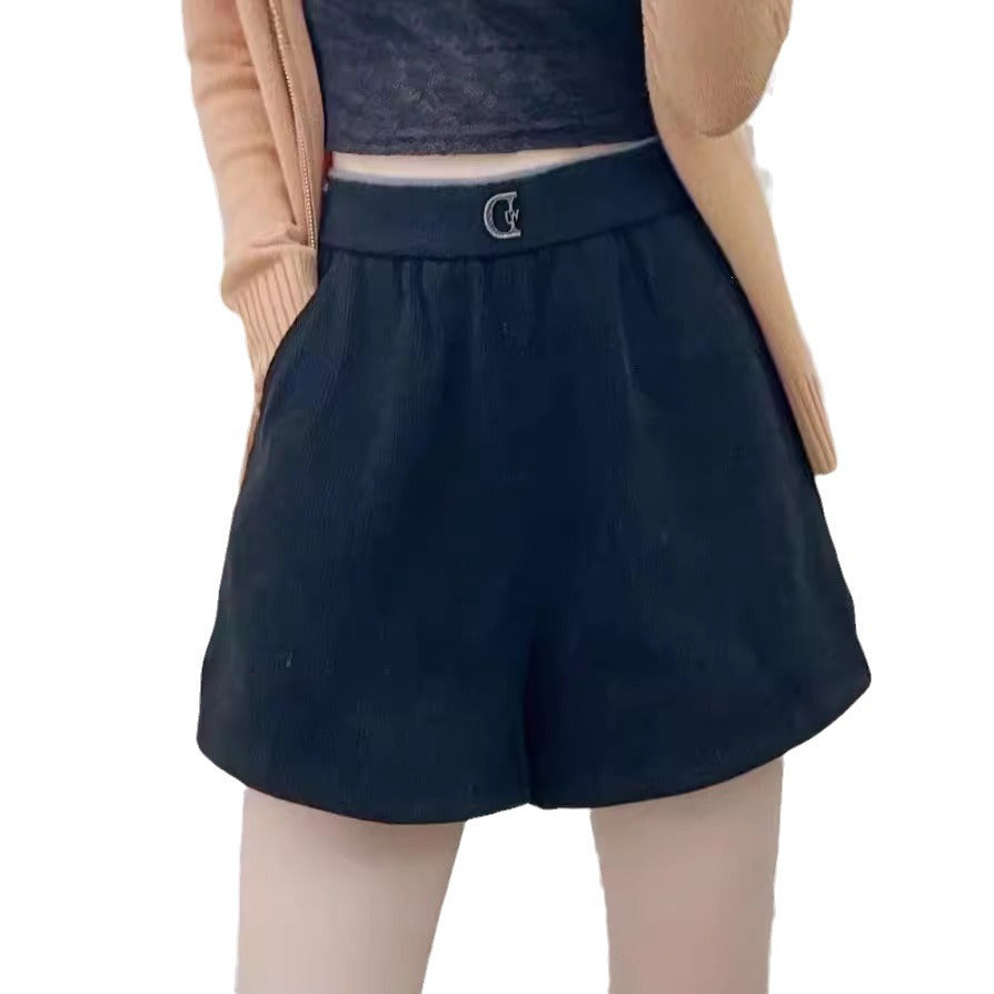 Dame shorts med elegant talje og praktiske sidelommer Stilla