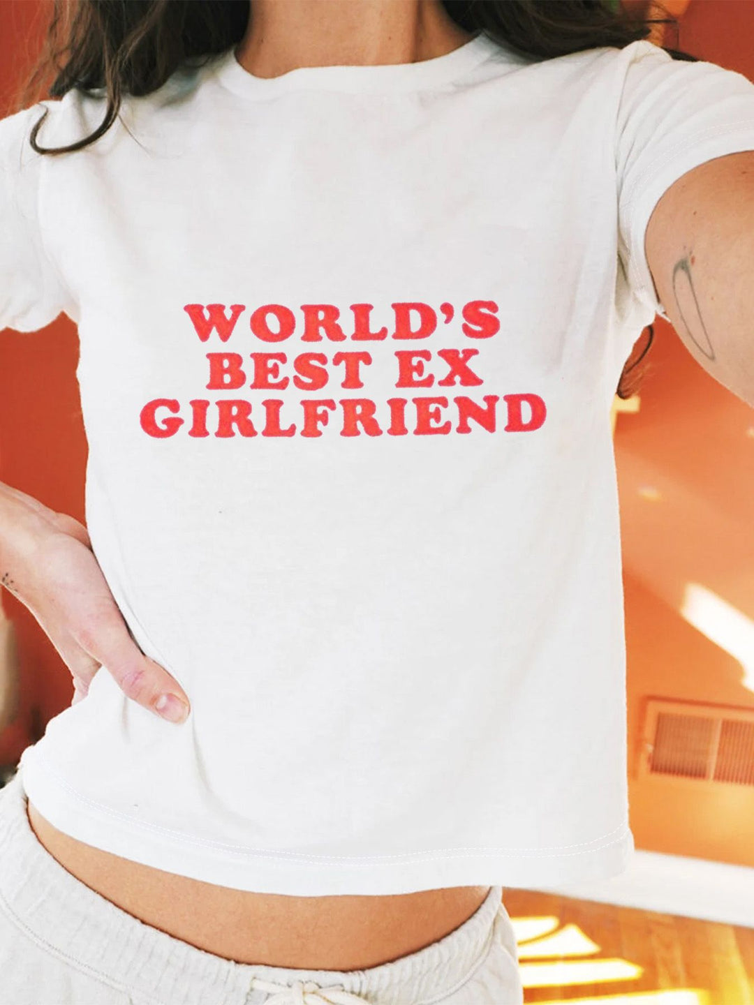 Dame Crop-T-Shirt med iøjnefaldende statement-print Skovae 1777452337
