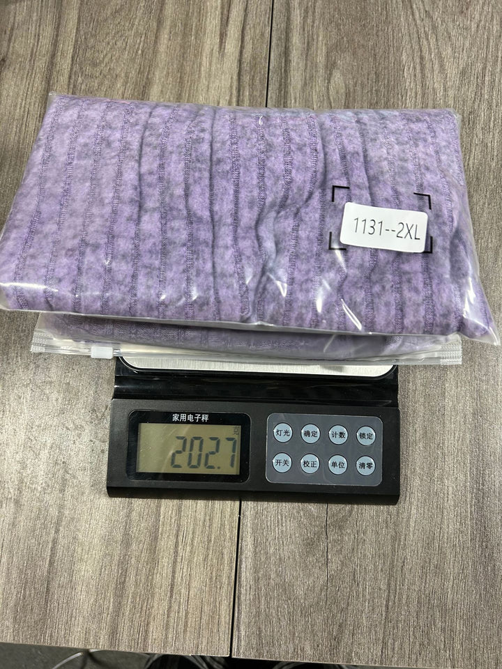Dame struktureret T-shirt med dekorative knapdetaljer Stilla
