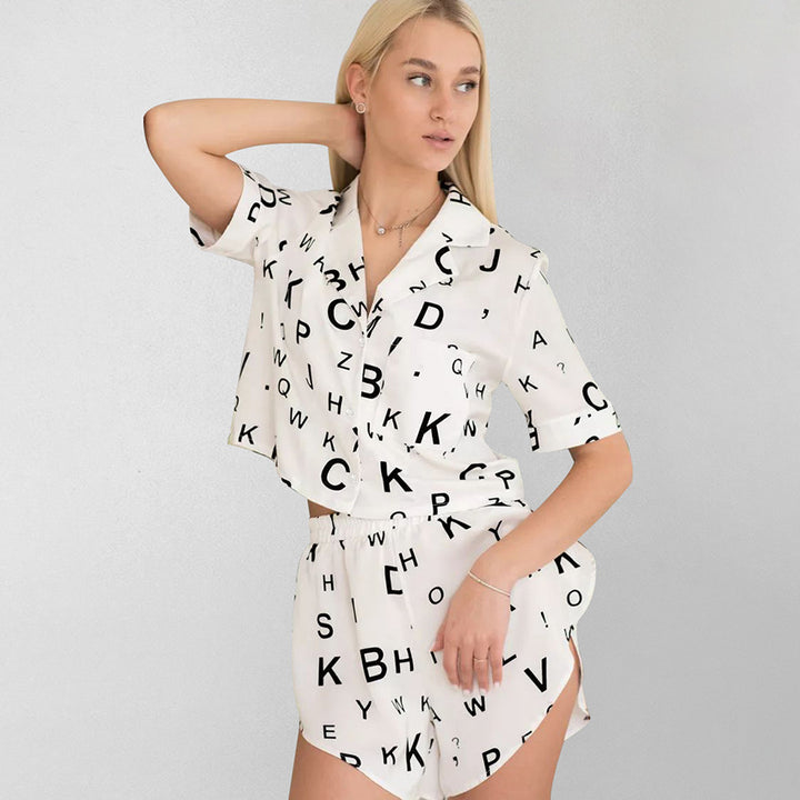Dame Cropped Pyjama-sæt med alfabetisktryk og elastisk talje Stilla