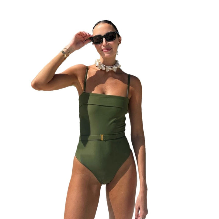 Dame one-piece badedragt med ruffle detaljer og elegant bæltespænde Stilla
