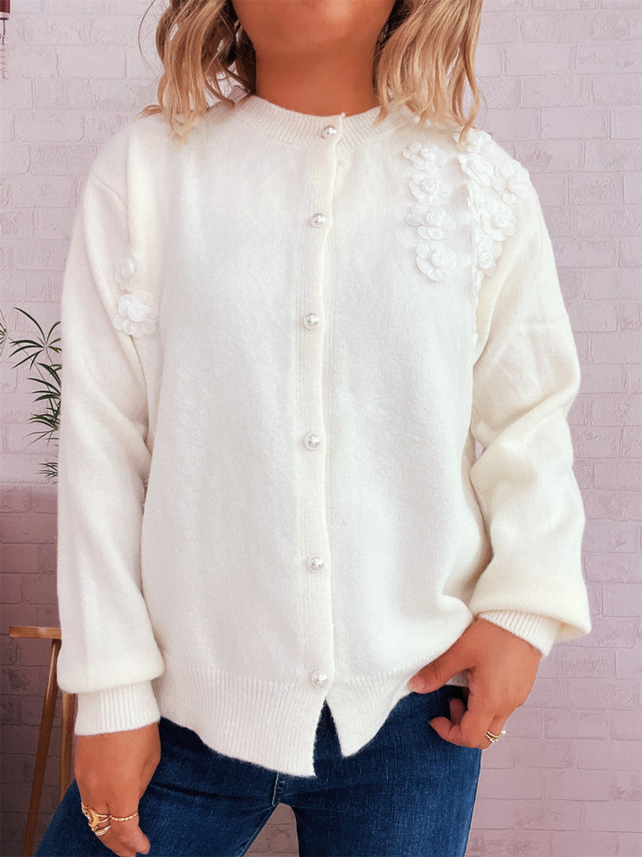 Kvinders cardigan med blomsterapplikationer og knapdetaljer Stilla