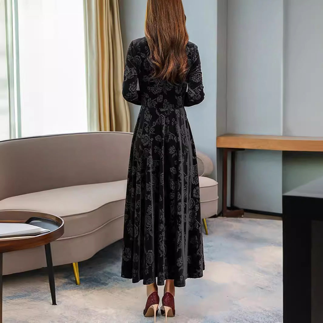 Dame elegant Maxikjole lavet af fint velour med blomster mønster Stilla