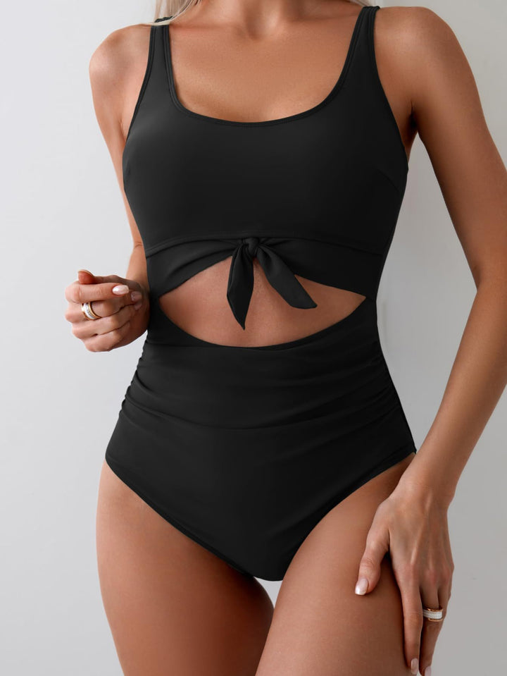 Dame One-Piece Badedragt med trendy Cut-Out-design og justerbar knude Skovae