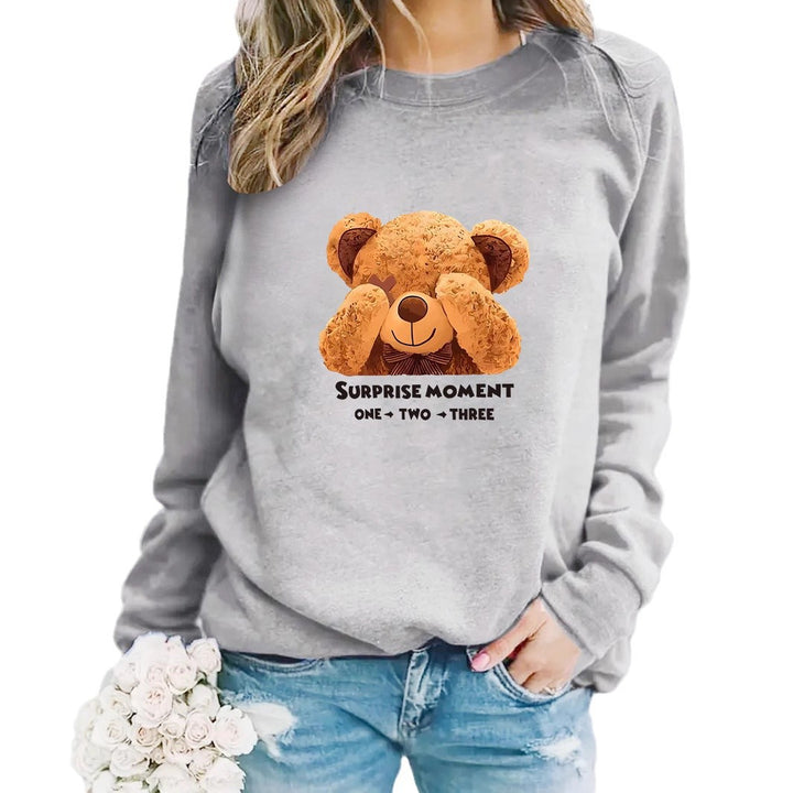 Dame sweatshirt med sødt bjørnedesign og moderne bogstaver Skovae