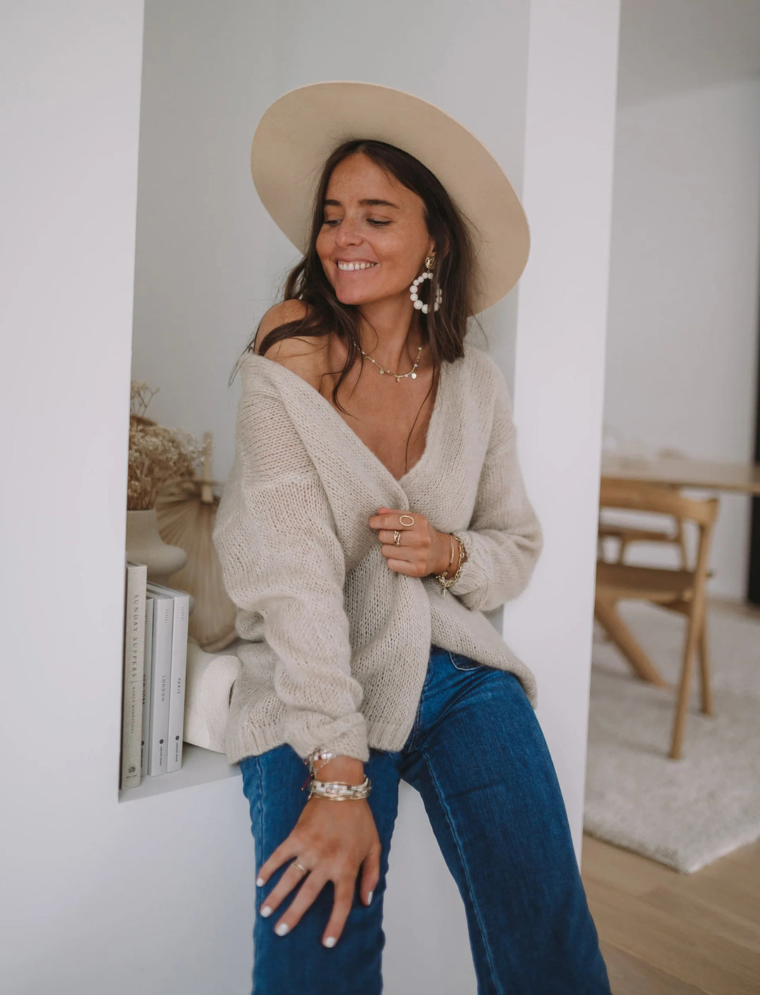 Kvinders hyggelige oversized sweater med dyb V-hals og blød tekstur Stilla