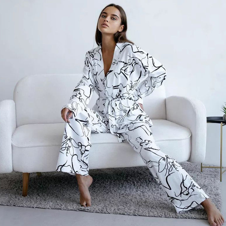 Dame luksuriøs satin pyjamas med elegante linjemønstre Stilla