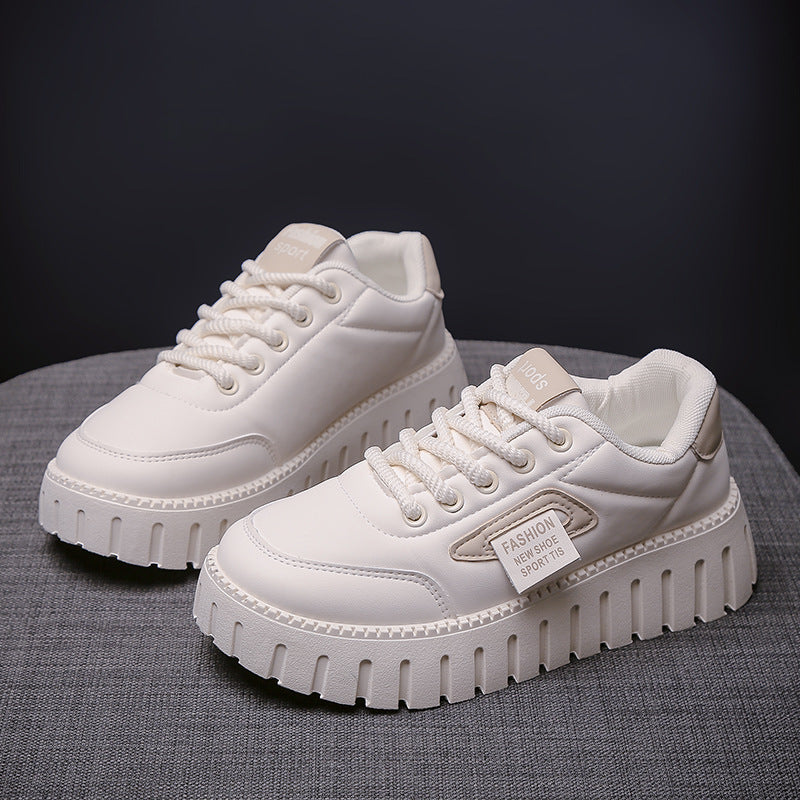Dame funktionelle sneakers med tyk platform og sporty design Stilla