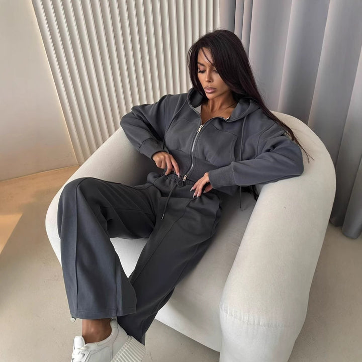 Dame sporty loungewear sæt med hætte og bred ben skæring Skovae