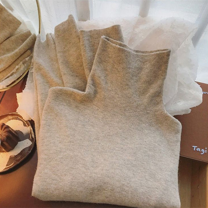Kvinders Stand Collar Sweater lavet af fin ribstrik Stilla
