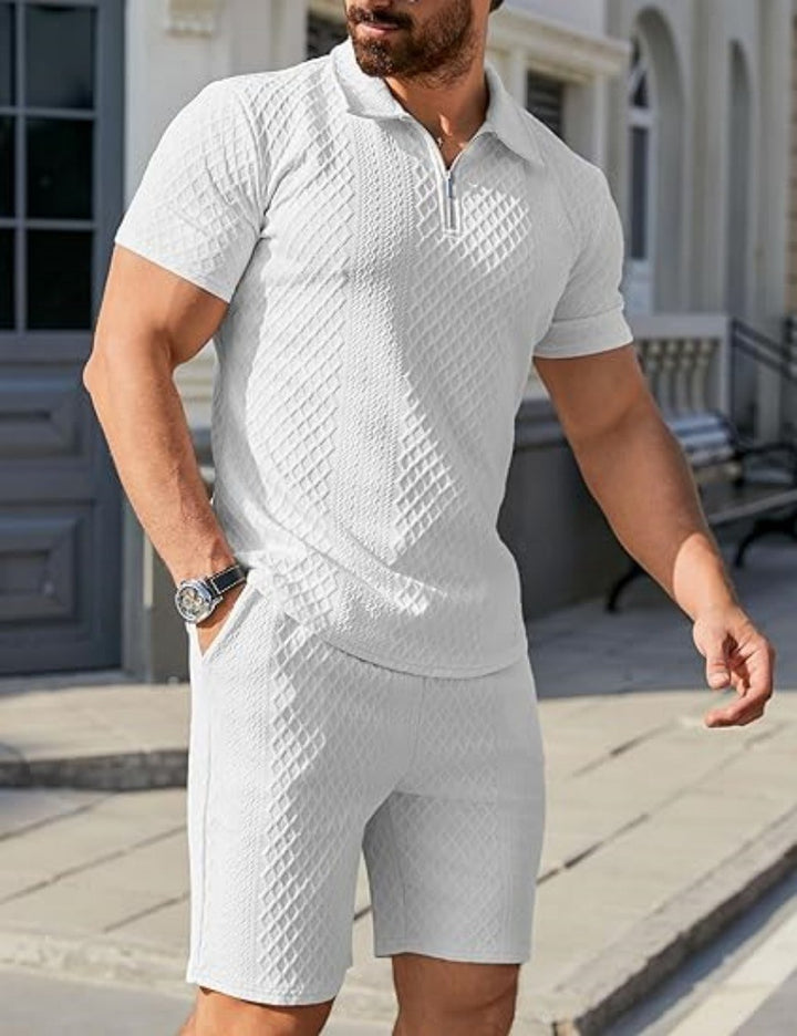 Herren moderigtigt kortærmet polo tee med imprægneret strukturelt design og matchende shorts Stilla