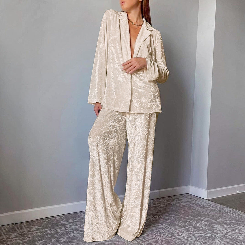 Dame velourssuit med elegant snit og afslappet fald Stilla