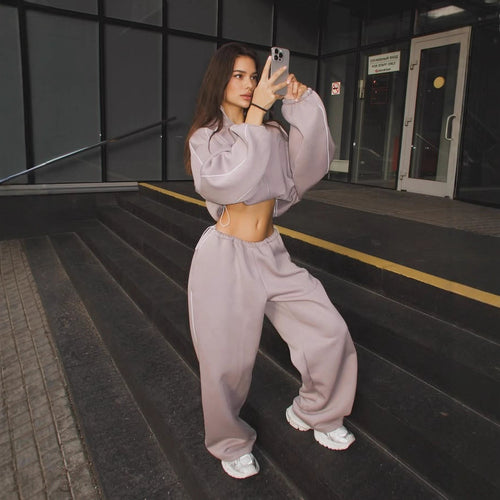 Kvindernes sporty hoodie lavet af blødt fleece med høj krave og elastisk talje Skovae
