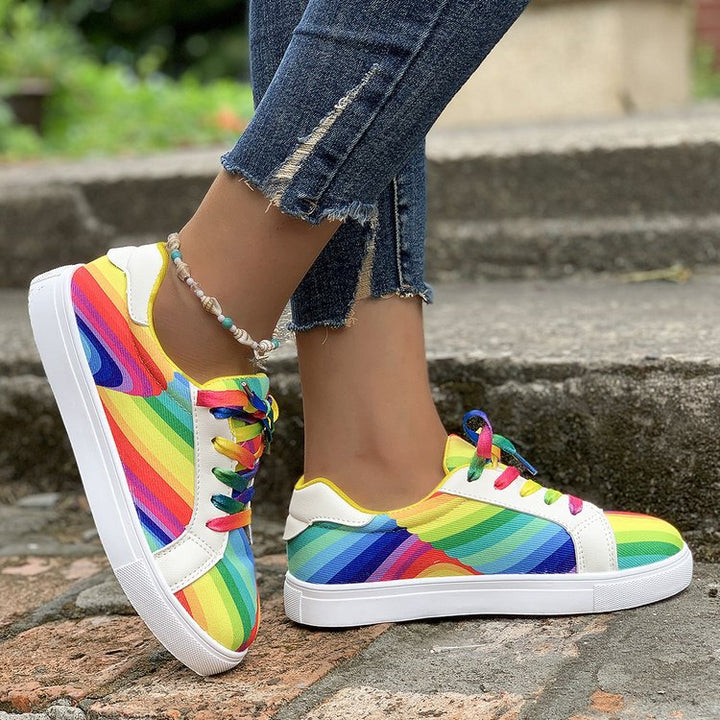 Dame farverige sneakers med dekorative snørebånd og åndbar indersål Stilla