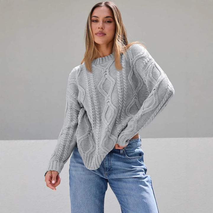 Kvinnernes chunky strikkede sweater med kabeldesign Stilla