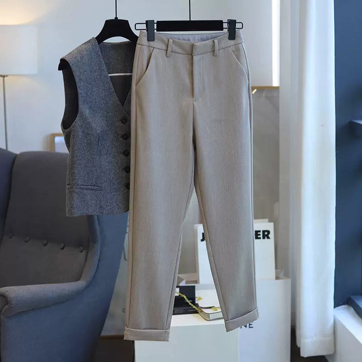Dame elegant blazer-bukser-sæt med tætsiddende vest og smalskårede bukser Stilla
