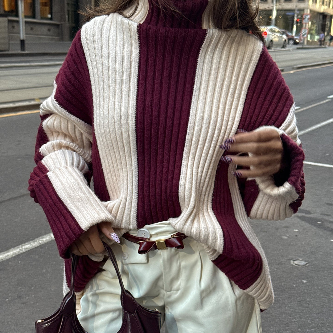 Kvinders hyggelige sweater med moderigtigt stribet mønster og høj krave Stilla