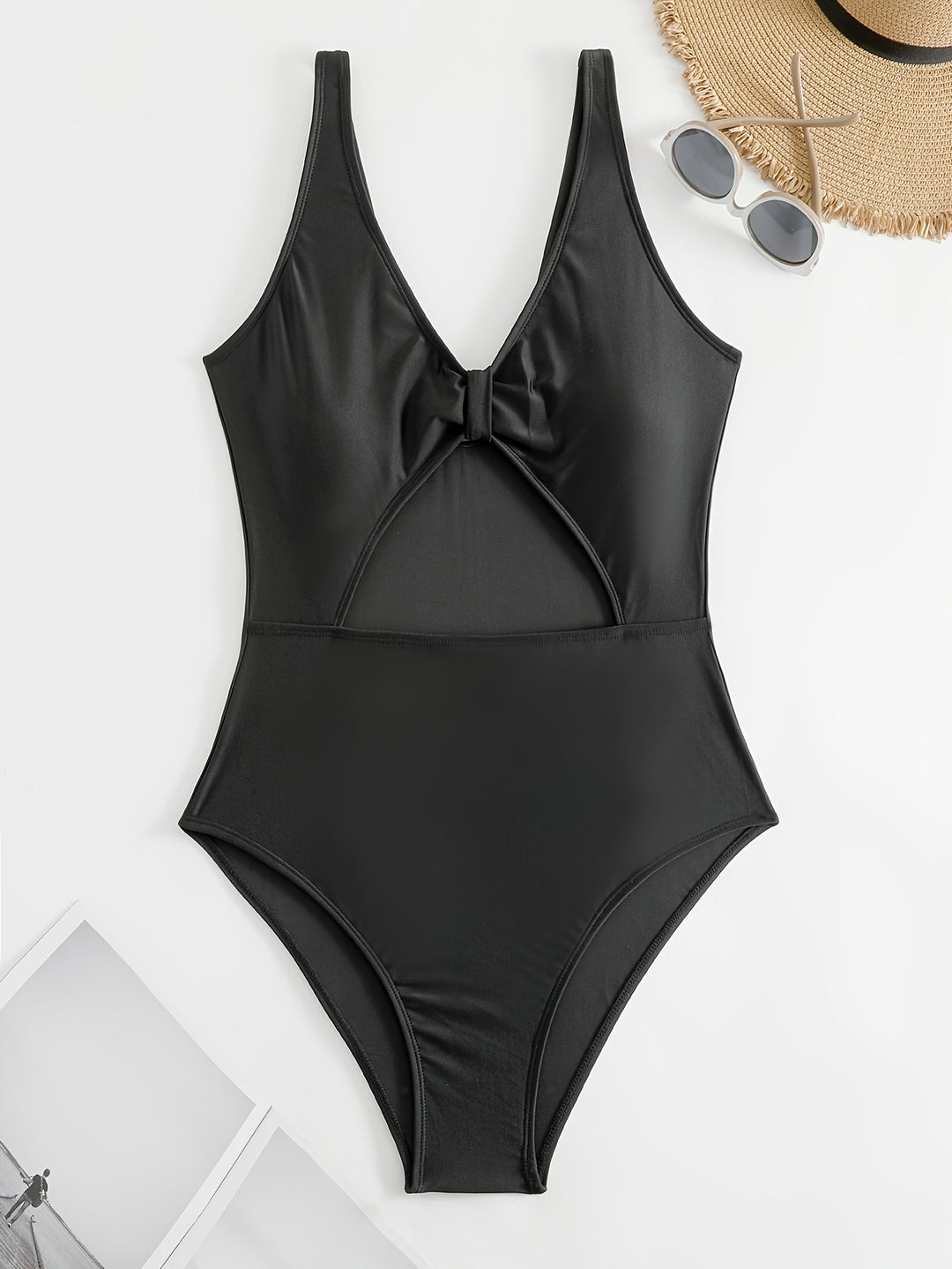 Dame one-piece badedragt med moderne cut-out-design Skovae