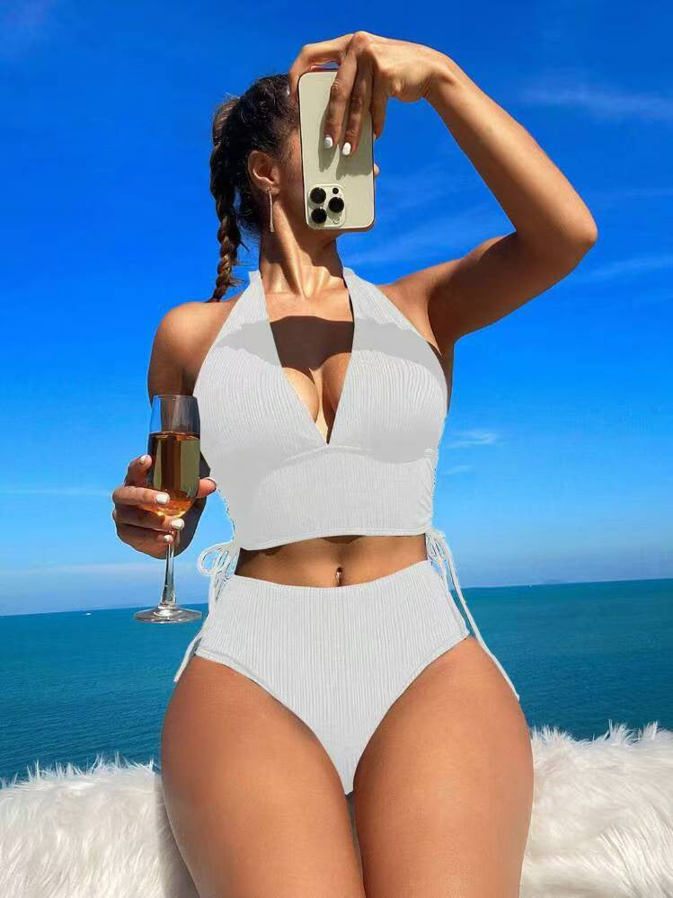 Dame bikini sæt i stilfuldt high-waist design med justerbare stropper og V-udskæring Stilla
