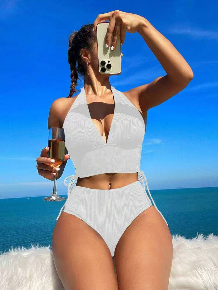 Dame bikini sæt i stilfuldt high-waist design med justerbare stropper og V-udskæring Stilla