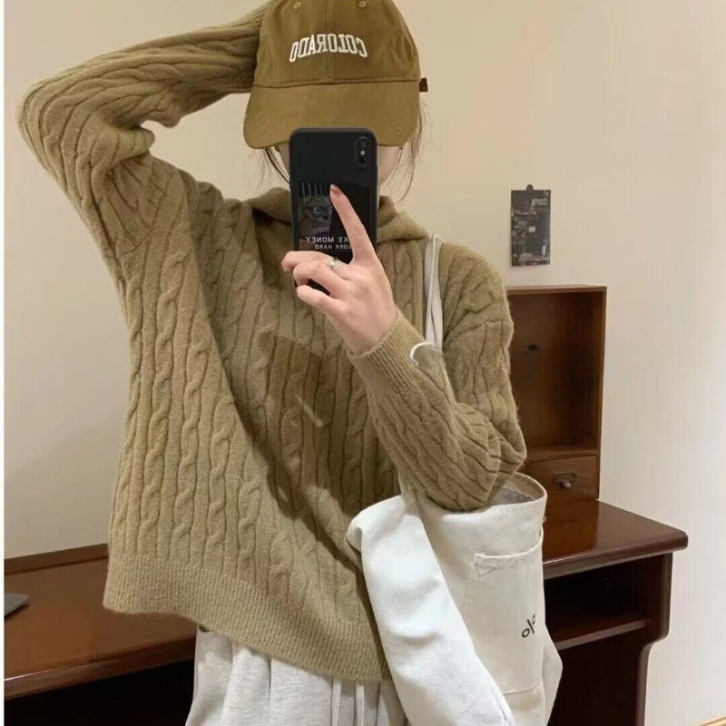 Dame chunky strikket sweater med hætte og strukturerede ribdetaljer Stilla