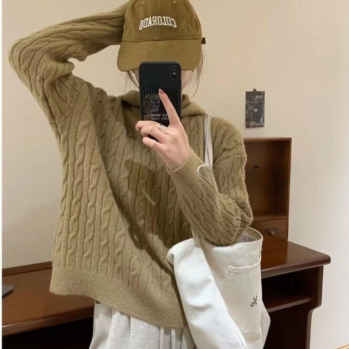 Dame chunky strikket sweater med hætte og strukturerede ribdetaljer Stilla
