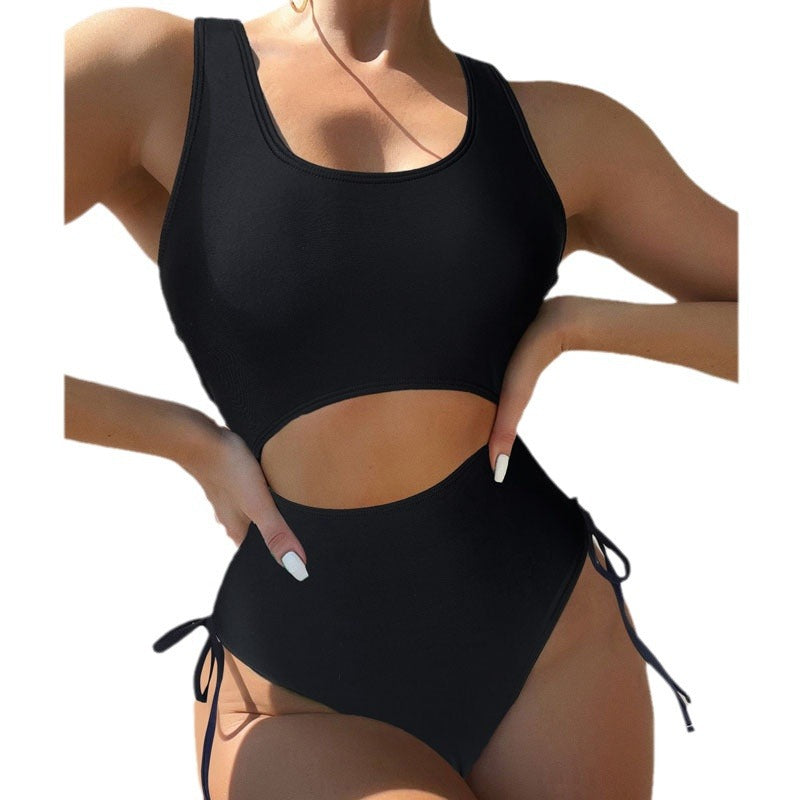 Dame one-piece badedragt med sideskæringsdetaljer Skovae