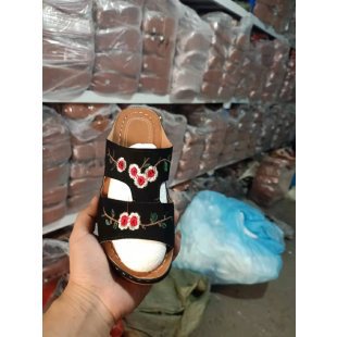 Dame Clogs med floralt broderi design og komfortabelt fodseng Stilla