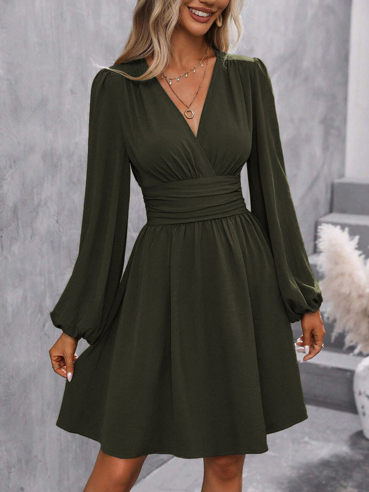 Dame wrap kjole med elegante puffærmer og sexet slids Stilla