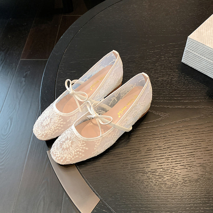 Dame Ballerinas med filigran broderi og komfortable remme Stilla