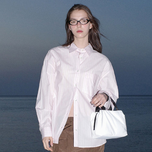 Dame oversized skjorte med fine striber og afslappet snit Stilla