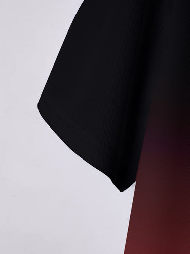 Herrer polo shirt med stilfuld farvegradient og moderigtig tekst Stilla