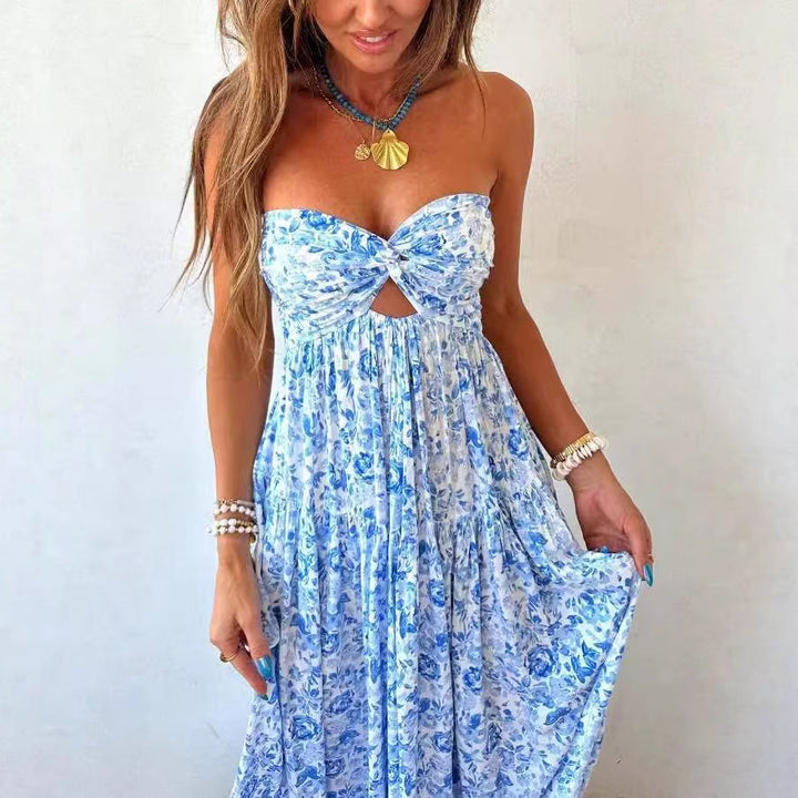 Dame uden stropper snoet bustier-maxikjole med cut-out og flerlags nederdel i let crinkle-kvalitet Skovae