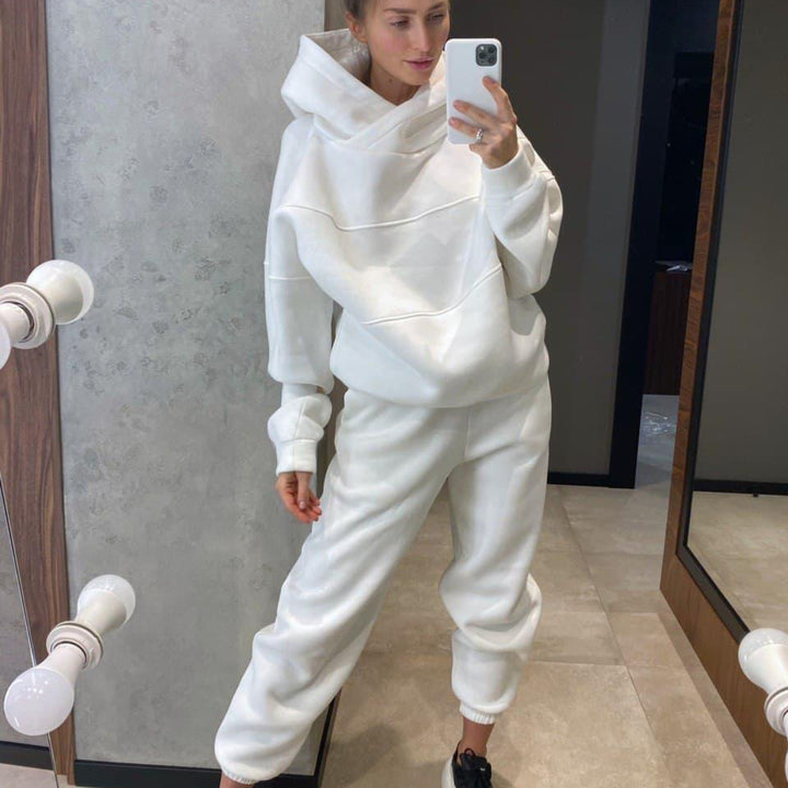 Kvinders sporty hoodie og komfortable bukser med bred pasform Skovae