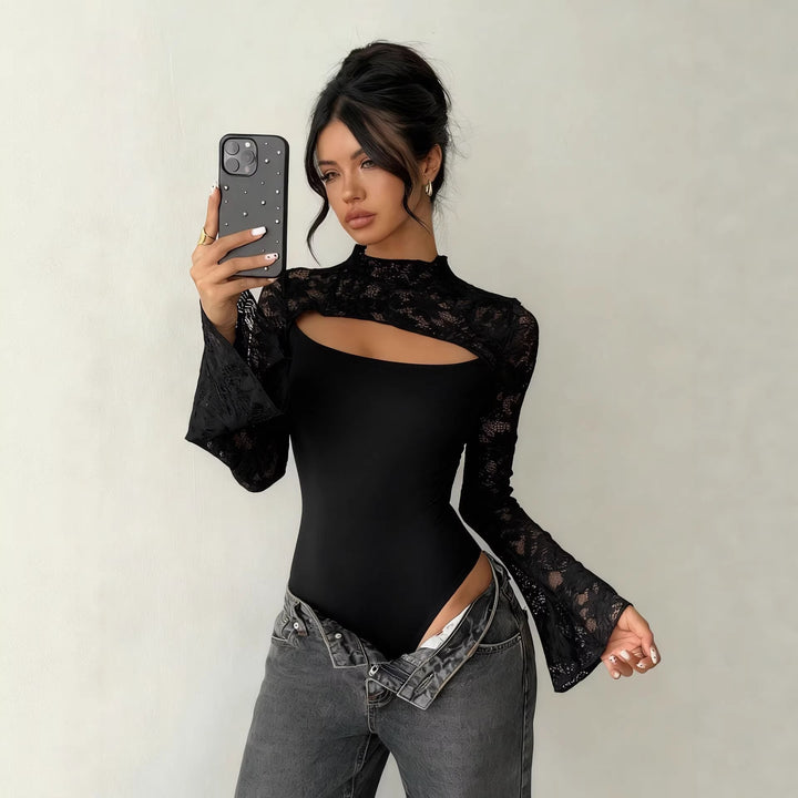 Dame bodystocking med transparente spidse ærmer og moderne cut-out Skovae