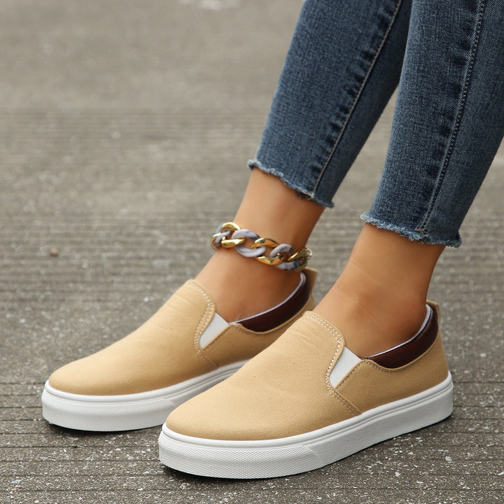 Dame Slip-On Sneakers lavet af højkvalitets overmateriale med elastiske indsatser Stilla