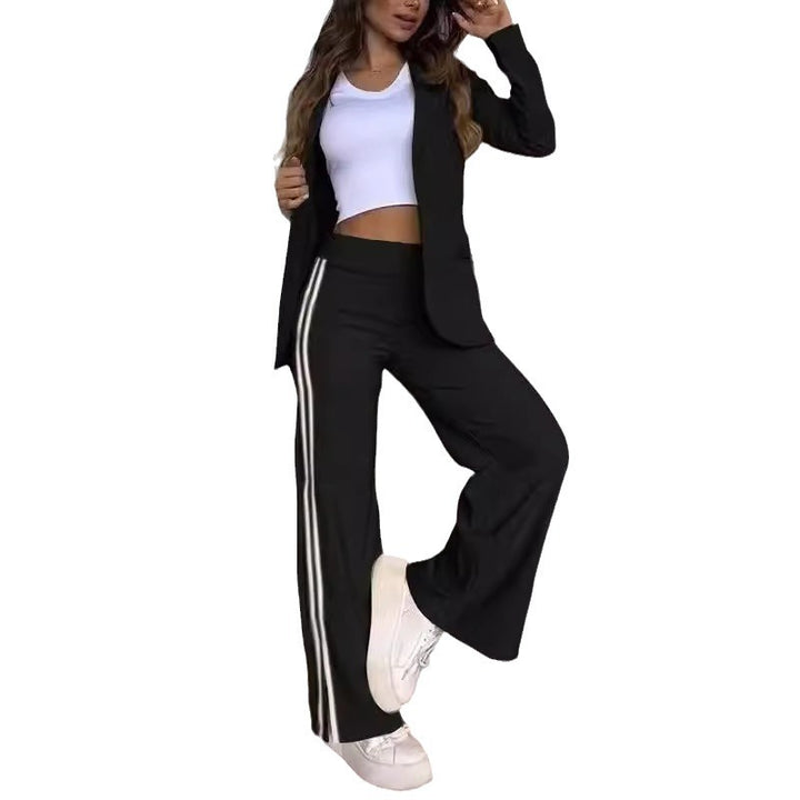 Dame nan sporty-elegante to-delt blazer-sæt med figursyet blazer og bred joggingbuks-snit med sideløjfer Skovae