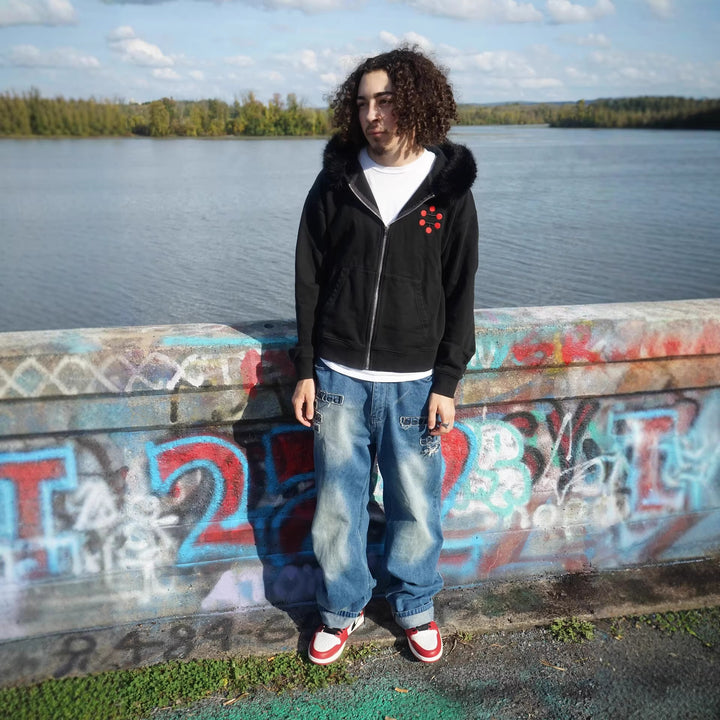 Kvinders fashionable hoodie med fleece-krave og dekorative detaljer Stilla