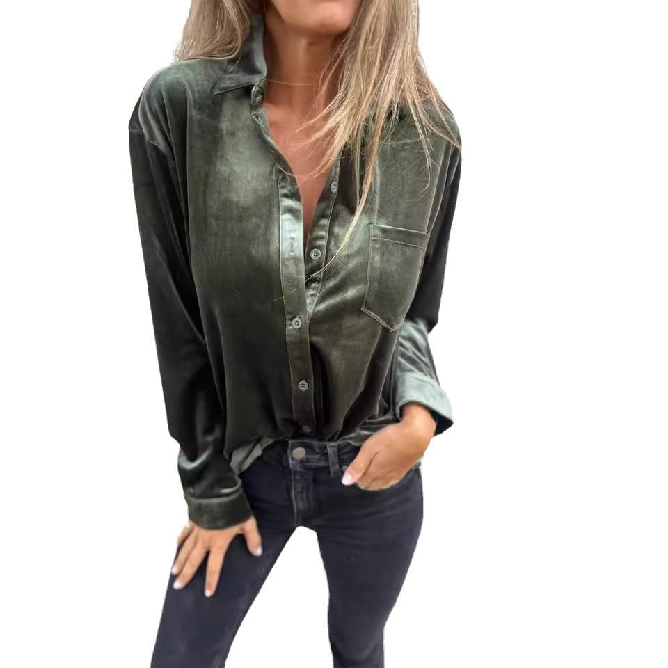 Kvinders elegante velourbluse med praktisk brystlomme og moderne snit Stilla