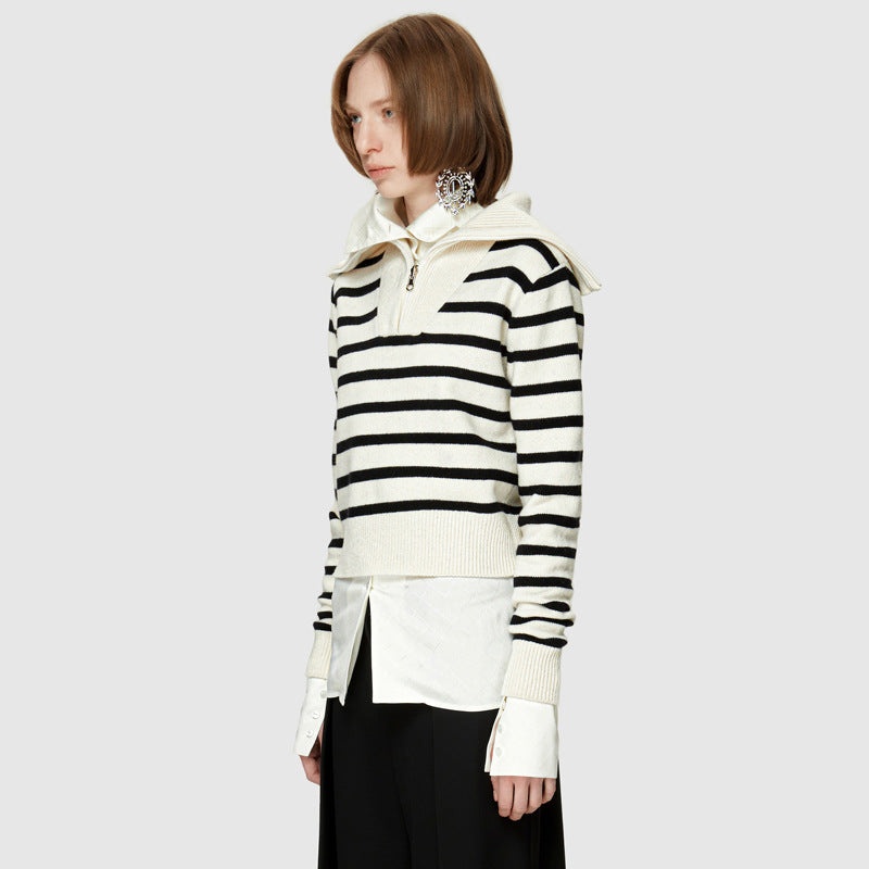 Dame sweater med struktureret krave og stribet design Stilla